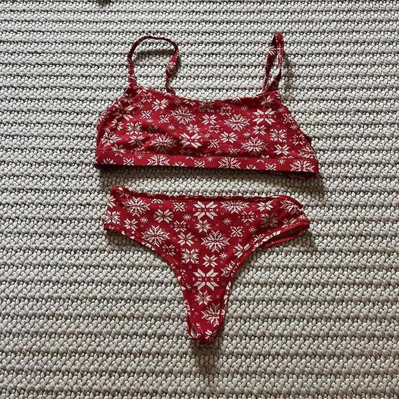 Skims Fits Everybody Scoop Bralette and Botton in Red Snowflake Fair Isle - NWOT - Picture 1 of 2
